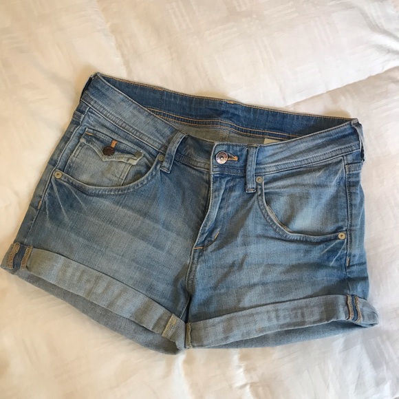 Low-waisted Denim Shorts - Picture 1 of 2